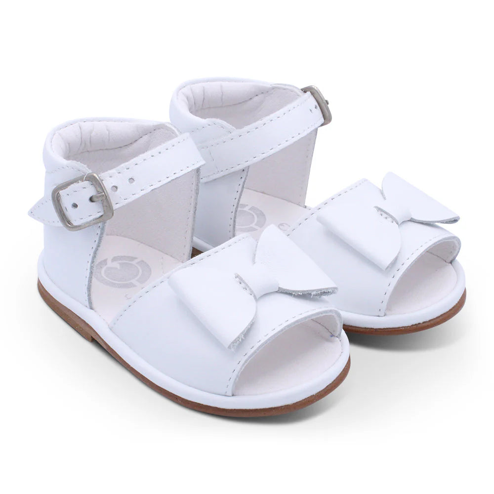 Fofito Girls White Patent Bow Sandals (Marina)