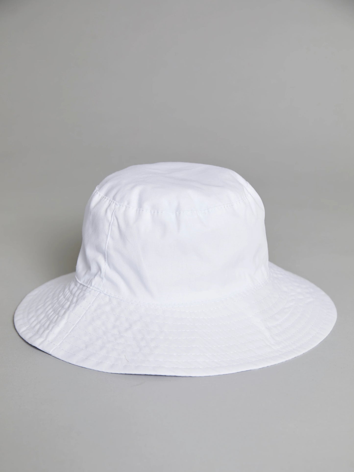 Pesci Unisex White Sun hat(strapless)